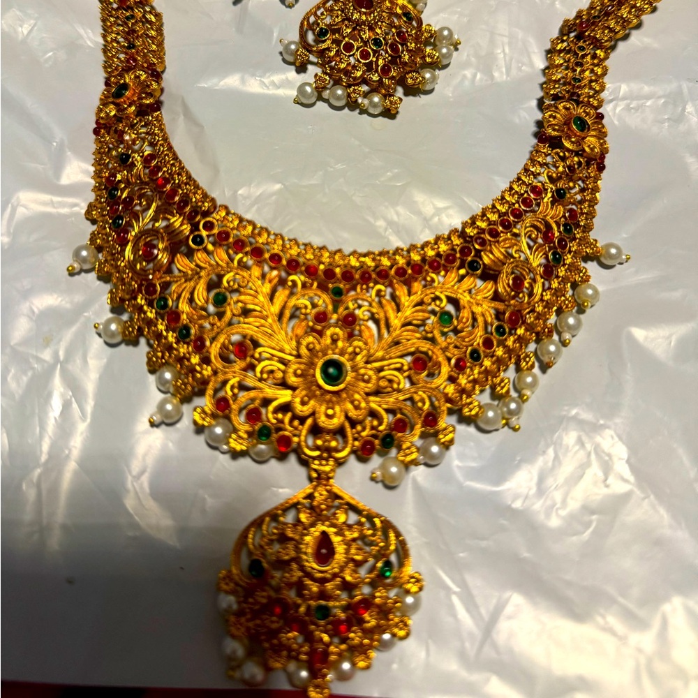 Bollywood style gold plated Indian jewelry necklace set